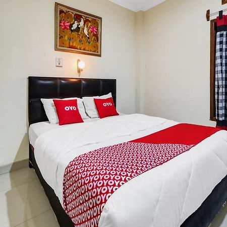 Oyo 90408 Hotel Horton Cirebon Exterior photo