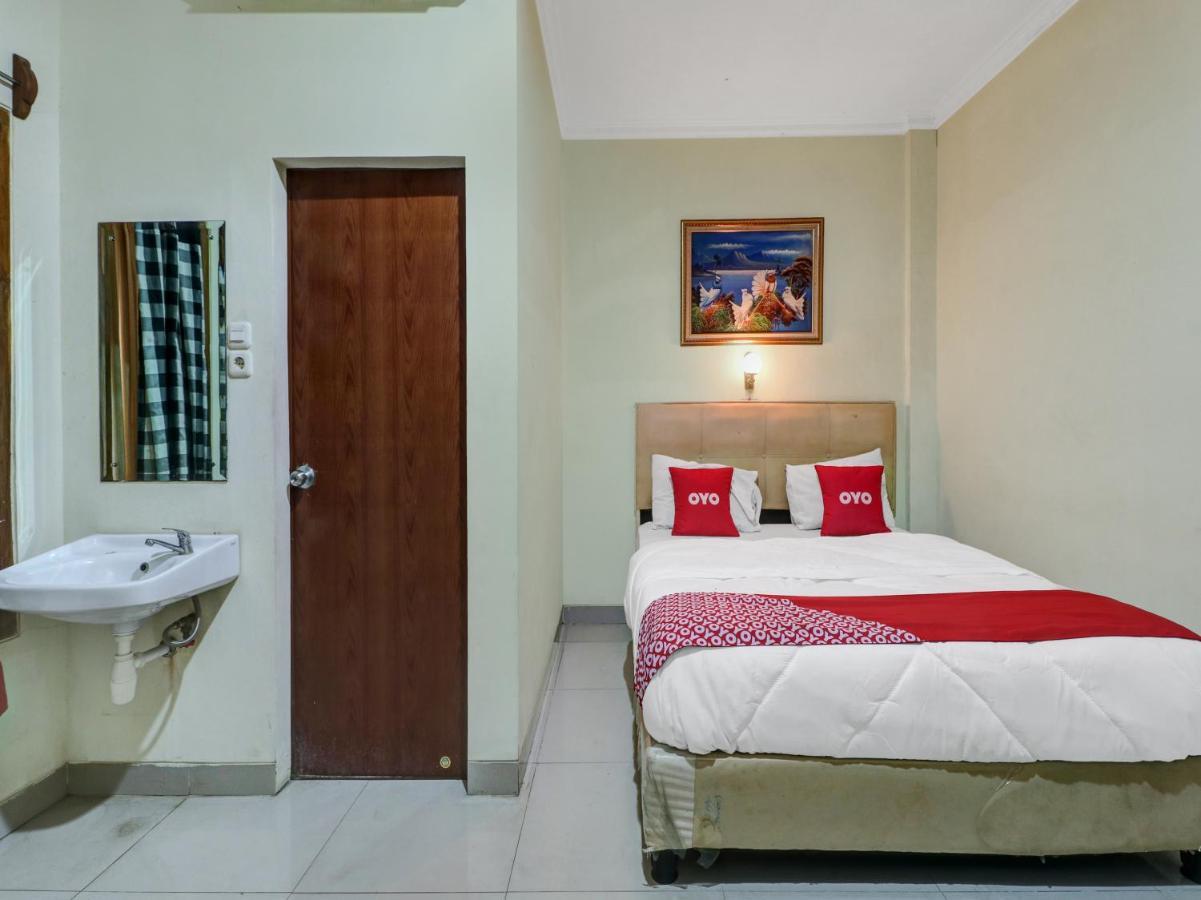 Oyo 90408 Hotel Horton Cirebon Exterior photo
