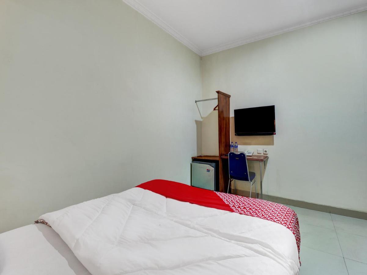 Oyo 90408 Hotel Horton Cirebon Exterior photo