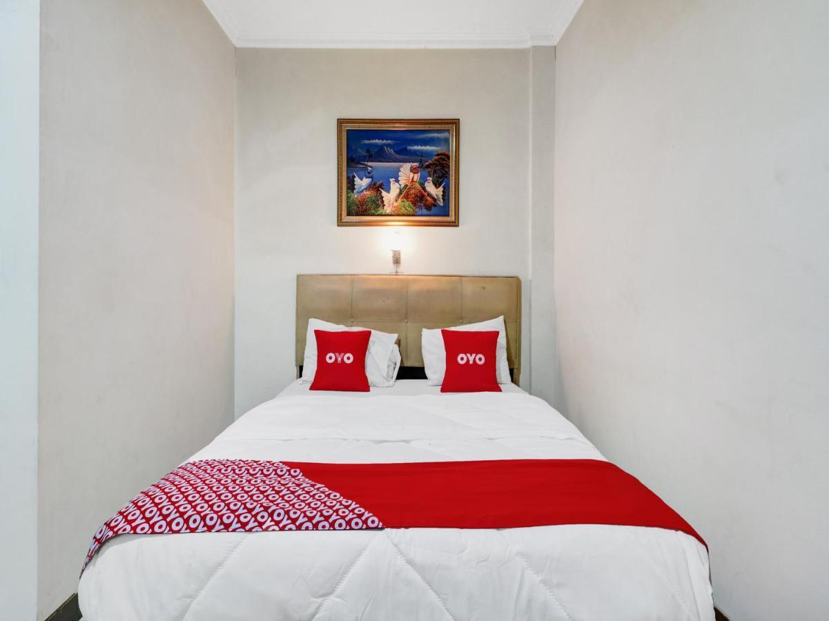 Oyo 90408 Hotel Horton Cirebon Exterior photo