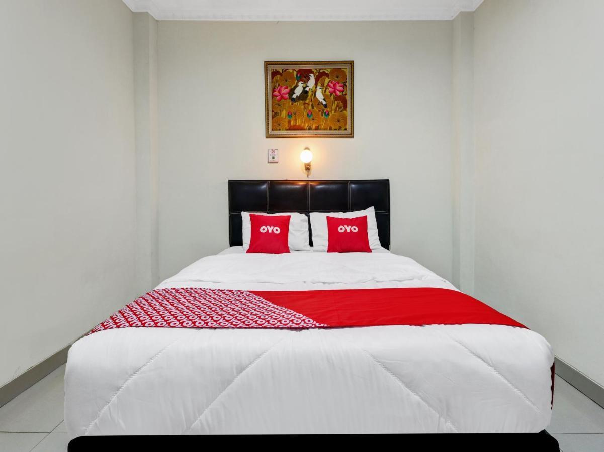 Oyo 90408 Hotel Horton Cirebon Exterior photo